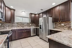 37913 Wicklow Ave, Zephyrhills, FL 33541 - Photo 2