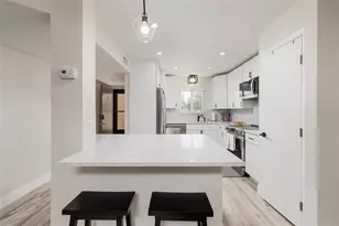 4595 Chancellor St NE, Saint Petersburg, FL 33703 - Photo 2