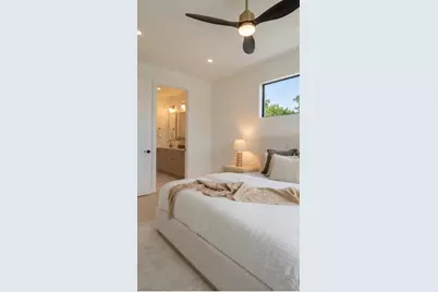 377 13th St N, Saint Petersburg, FL 33705 - Photo 18