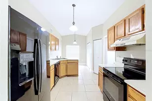 743 Stillview Cir, Brandon, FL 33510 - Photo 4