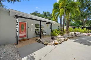 1211 Russell Dr N, Saint Petersburg, FL 33710 - Photo 8