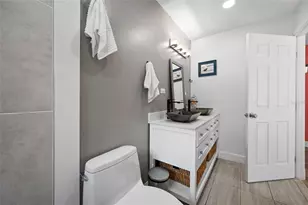 1211 Russell Dr N, Saint Petersburg, FL 33710 - Photo 24