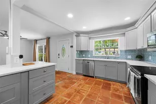 1211 Russell Dr N, Saint Petersburg, FL 33710 - Photo 14