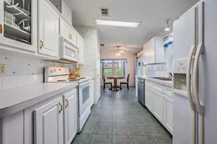 37601 Neukom Ave, Zephyrhills, FL 33541 - Photo 14