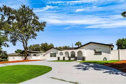 1077 40th Avenue NE, Saint Petersburg, FL 33703 - Photo 1