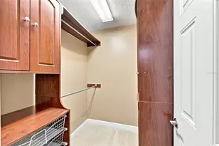 133 Valencia Cir, Saint Petersburg, FL 33716 - Photo 34