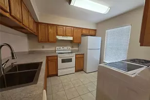 5202 Sunridge Palms Dr, Tampa, FL 33617 - Photo 4