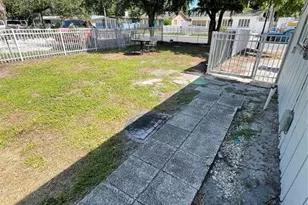 1339 13th St W, Bradenton, FL 34205 - Photo 12