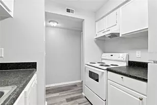 4021 Tumble Wood Trl, Tampa, FL 33613 - Photo 10