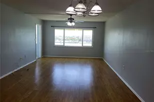 4775 Cove Cir, Saint Petersburg, FL 33708 - Photo 12