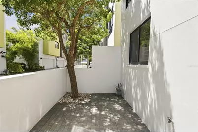 931 Arlington Avenue N, Saint Petersburg, FL 33705 - Photo 8