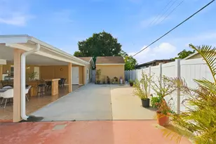 4914 Holiday Dr, Tampa, FL 33615 - Photo 18