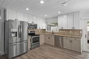 6917 Dunnett Ave N, Saint Petersburg, FL 33709 - Photo 12