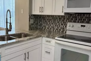 8525 J R Manor Dr, Tampa, FL 33634 - Photo 8