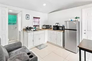 9613 Six Mile Creek Rd, Tampa, FL 33610 - Photo 26