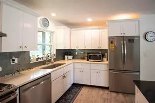 308 Wendi Ln, Ruskin, FL 33570 - Photo 8