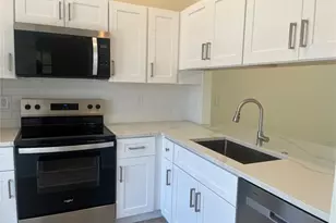 12325 Sun Vista Ct W, Treasure Island, FL 33706 - Photo 4