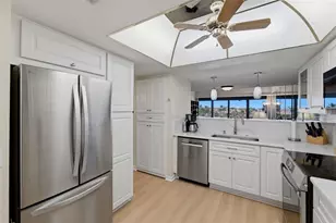 2775 Kipps Colony Dr S, Gulfport, FL 33707 - Photo 12