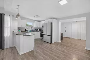 10905 N 22nd St, Tampa, FL 33612 - Photo 14