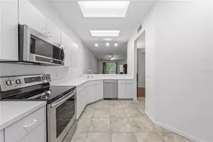 22128 Little Lagoon Ct, Lutz, FL 33549 - Photo 12