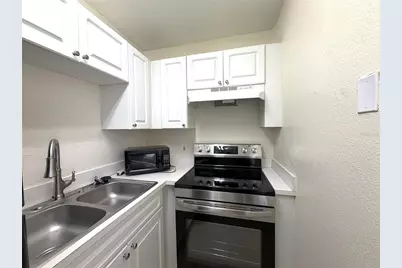 13828 Orange Sunset Drive #202, Tampa, FL 33618 - Photo 4