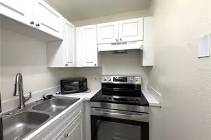 13828 Orange Sunset Dr, Tampa, FL 33618 - Photo 4
