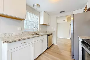7606 Woodland Oaks Ct, Tampa, FL 33615 - Photo 8