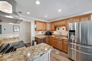 5257 Beach Dr SE, Saint Petersburg, FL 33705 - Photo 4