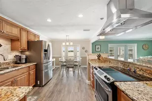 5257 Beach Dr SE, Saint Petersburg, FL 33705 - Photo 8