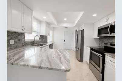 9203 Camino Villa Boulevard, Tampa, FL 33635 - Photo 8
