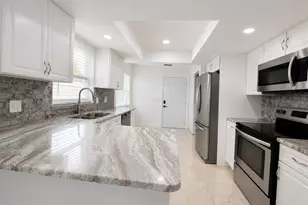 9203 Camino Villa Blvd, Tampa, FL 33635 - Photo 8