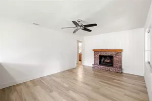 8212 Sunnyvale Pl, Tampa, FL 33615 - Photo 16