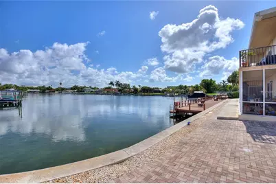 3753 46th Avenue S #10, Saint Petersburg, FL 33711 - Photo 2