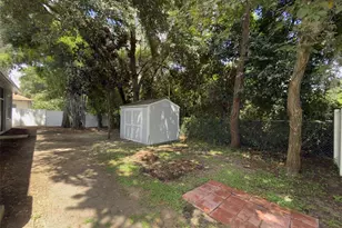 220 Taylor Bay Ln, Brandon, FL 33510 - Photo 46
