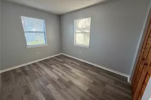 1702 Dawn Heights Dr, Lakeland, FL 33801 - Photo 10