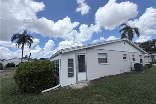 402 Dorchester Pl, Sun City Center, FL 33573 - Photo 26