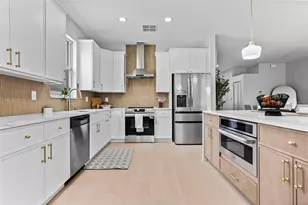 22836 Marsh Wren Dr, Land O Lakes, FL 34639 - Photo 6