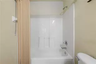 2423 E Okara Rd, Tampa, FL 33612 - Photo 24