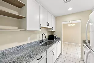 11409 8th St N, Saint Petersburg, FL 33716 - Photo 8