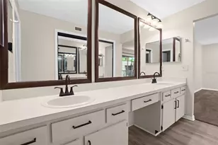 15319 W Pond Woods Dr, Tampa, FL 33618 - Photo 28