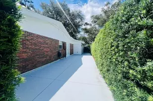 3611 Floyd Rd, Tampa, FL 33618 - Photo 10