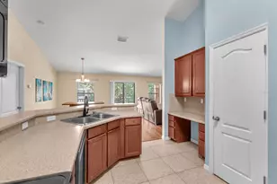 5521 Kinglethill Dr, Lithia, FL 33547 - Photo 10
