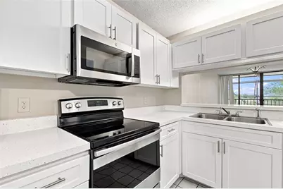 2424 W Tampa Bay Boulevard #L404, Tampa, FL 33607 - Photo 10