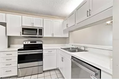 2424 W Tampa Bay Boulevard #L404, Tampa, FL 33607 - Photo 8