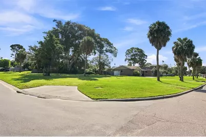 4647 Venetian Boulevard NE, Saint Petersburg, FL 33703 - Photo 6