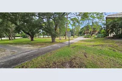 11501 Walker Avenue, Seminole, FL 33772 - Photo 4