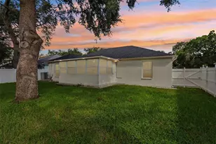 512 Atwood Ave N, Saint Petersburg, FL 33702 - Photo 2