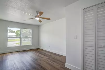 7580 Meadowlawn Drive N, Saint Petersburg, FL 33702 - Photo 14