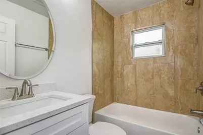 7580 Meadowlawn Drive N, Saint Petersburg, FL 33702 - Photo 16