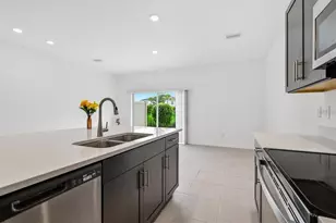 34202 Polacca Ln, Wesley Chapel, FL 33543 - Photo 8